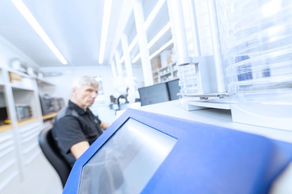 Trabajar en Systec: moderno puesto de laboratorio