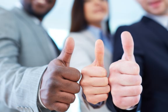Valores corporativos y responsabilidad de Systec - pulgar hacia arriba